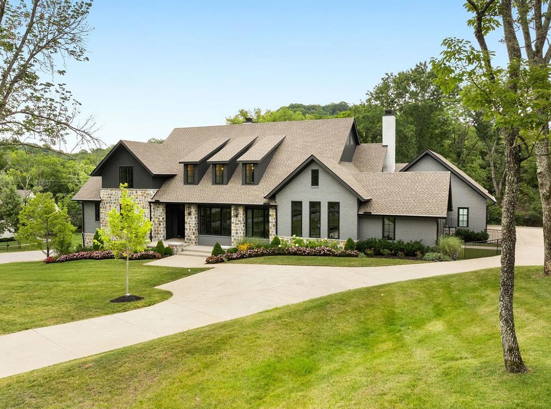 A Masterpiece of Design and Comfort in the Heart of Seven Hills